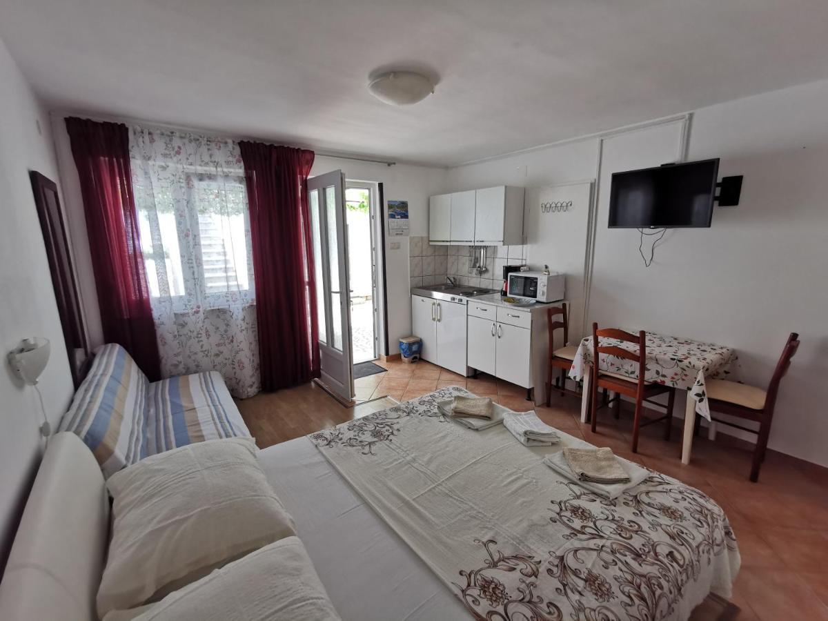 Studio Apartments Jasminka Selce Εξωτερικό φωτογραφία